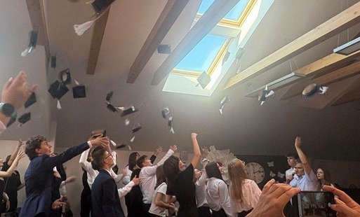 Zdjęcie do Uroczyste pożegnanie klas &oacute;smych